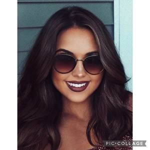 Meet your Posher, Bailey